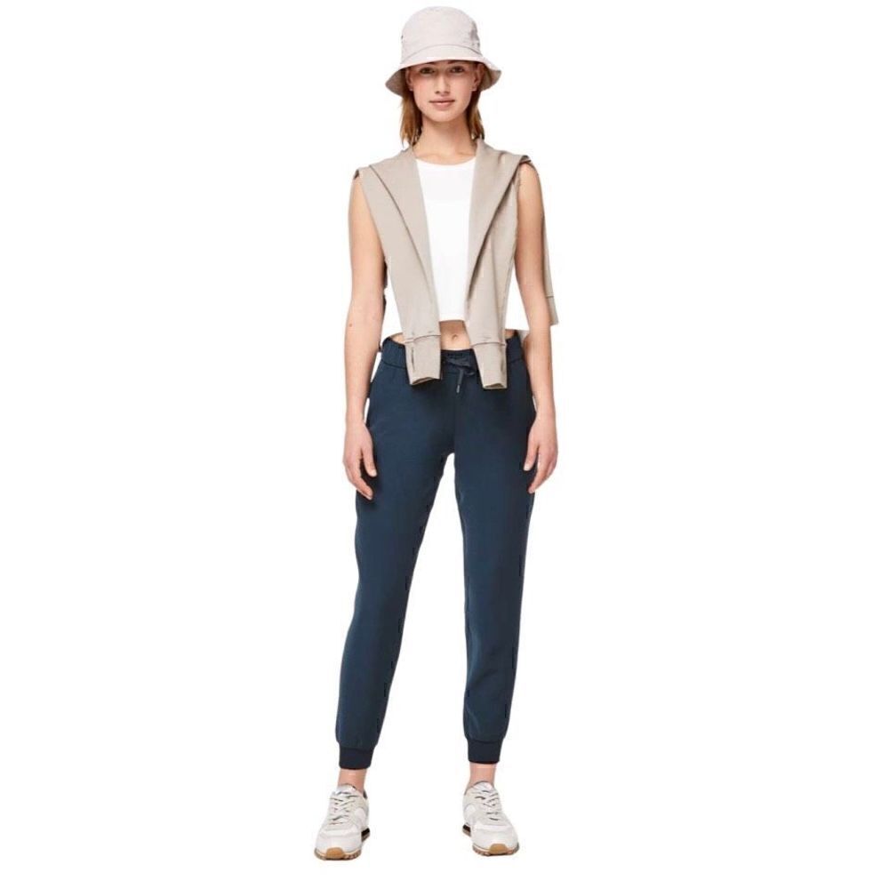 Lululemon On The Fly Jogger Navy Size 2 $118.00 W5BZDS